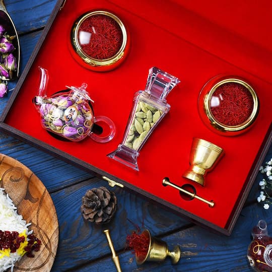 تصویر 2 از زعفران بهرامن کادویی با بسته بندی شیک و نفیس